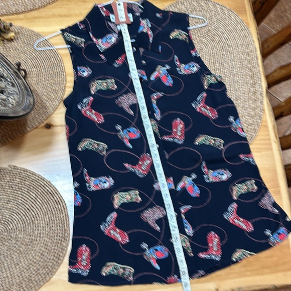 Lady Reiner Blouse - Picture 6 of 7